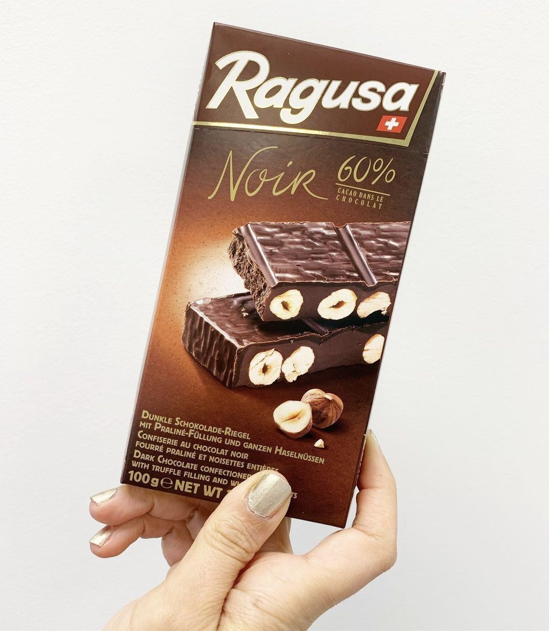 Горький шоколад Ragusa Noir с трюфельной начинкой и целыми лесными орехами 100г