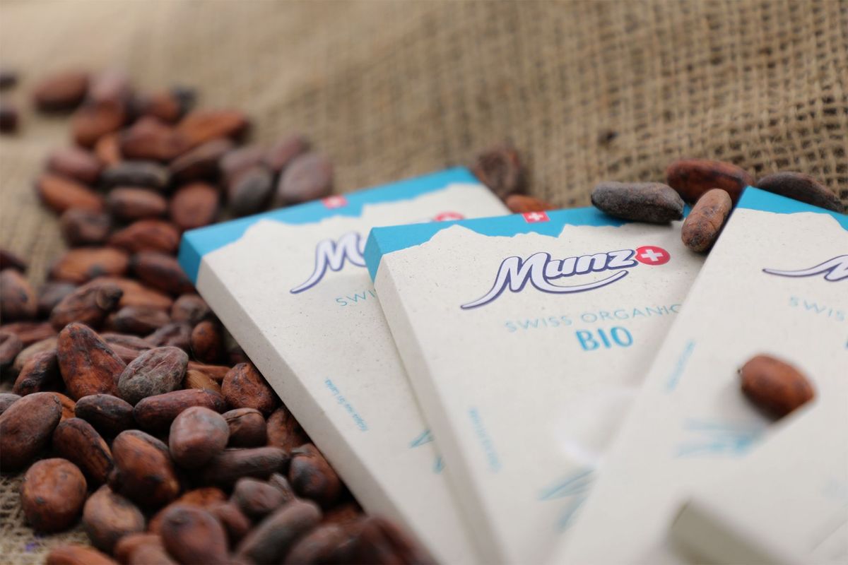 Горький шоколад MUNZ Organic с кокосом 100г.