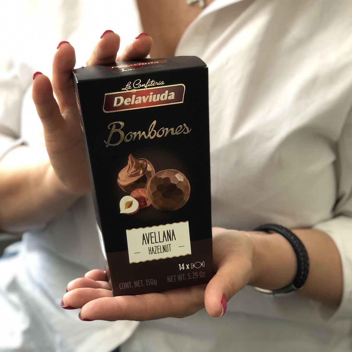 Шоколадные конфеты Delaviuda из молочного шоколада с фундуком 150г