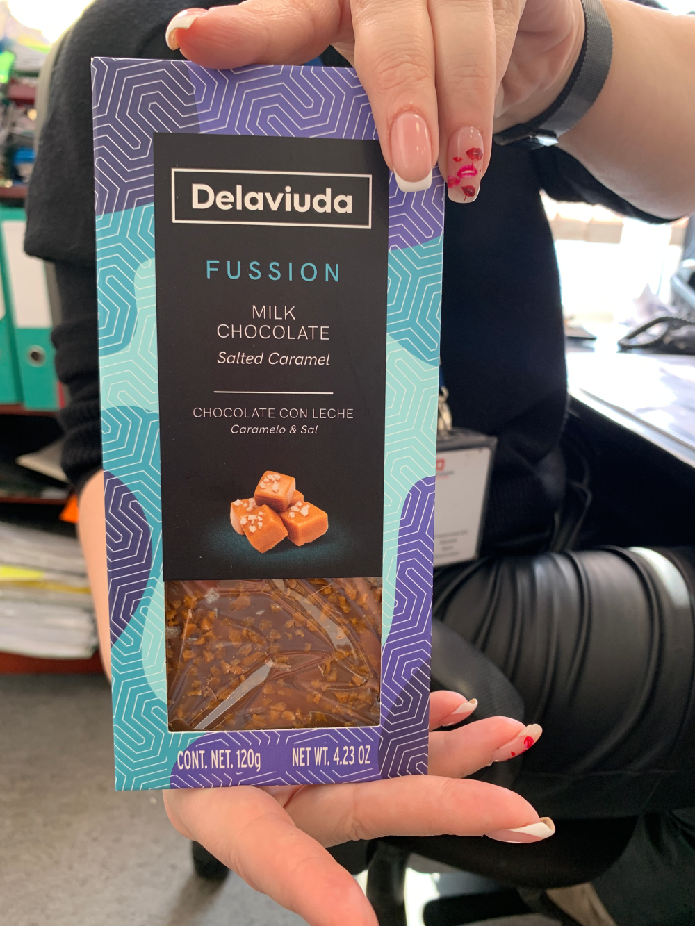 Молочный шоколад Delaviuda с соленой карамелью 120 гр.