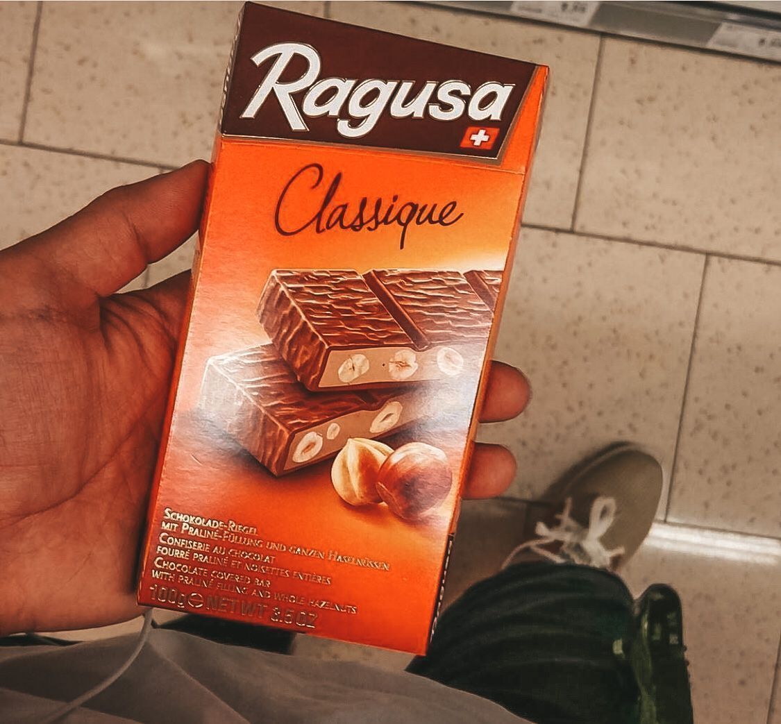 Молочный шоколад Ragusa с трюфельной начинкой и целыми лесными орехами 100г