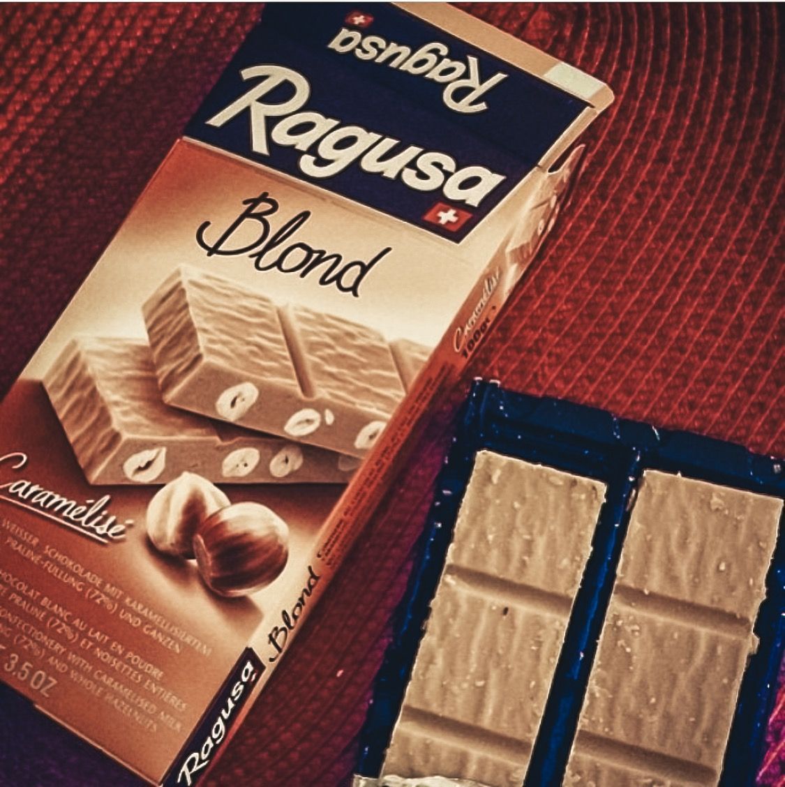 Белый шоколад Ragusa Blond с трюфельной начинкой и целыми лесными орехами 100г