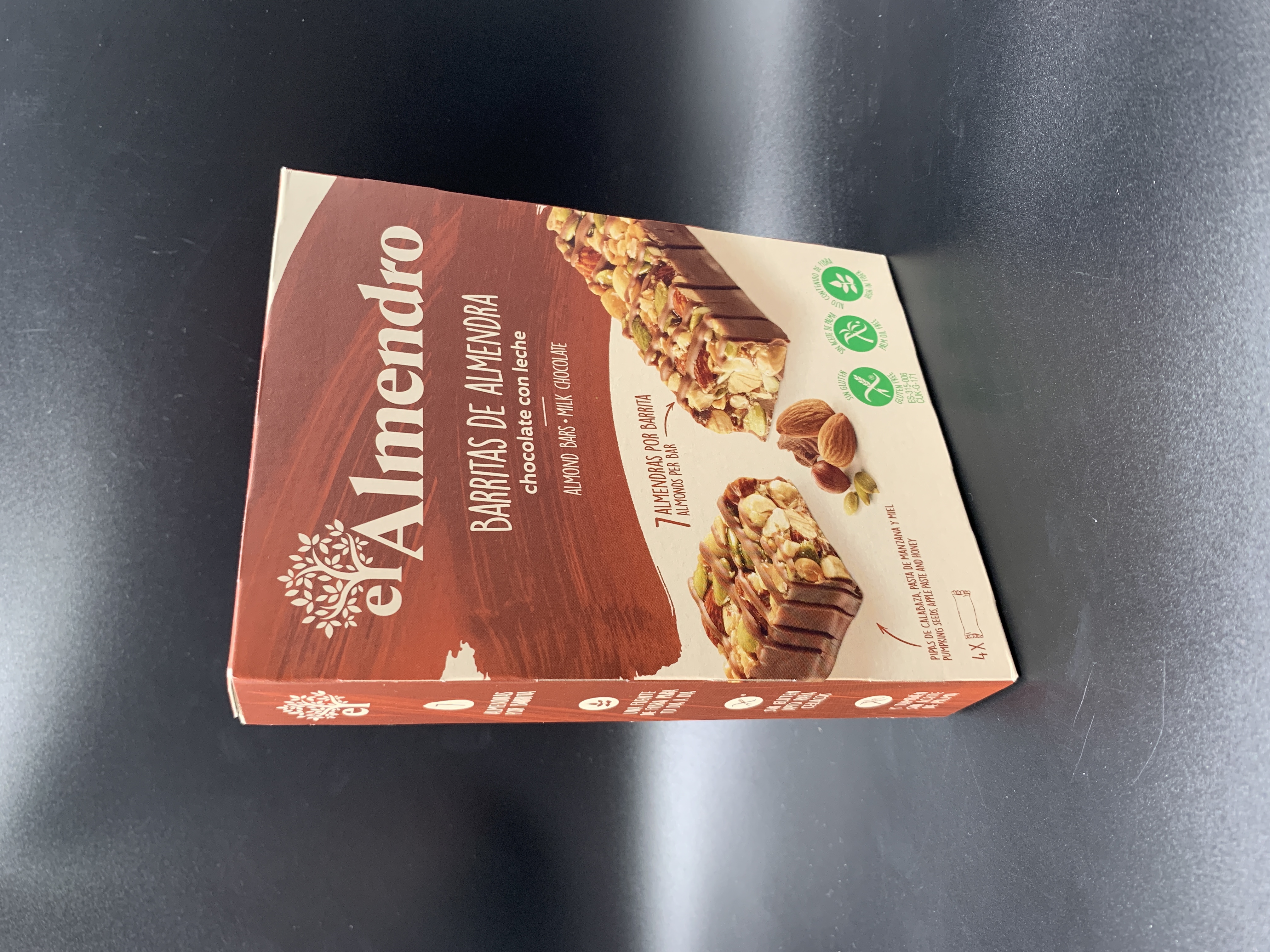 Ореховый батончик El Almendro из миндаля и фундука с молочным шоколадом 100г