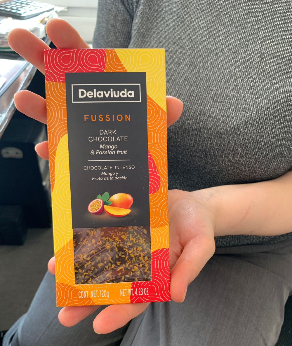 Горький шоколад Delaviuda со вкусом манго и маракуей 120 гр