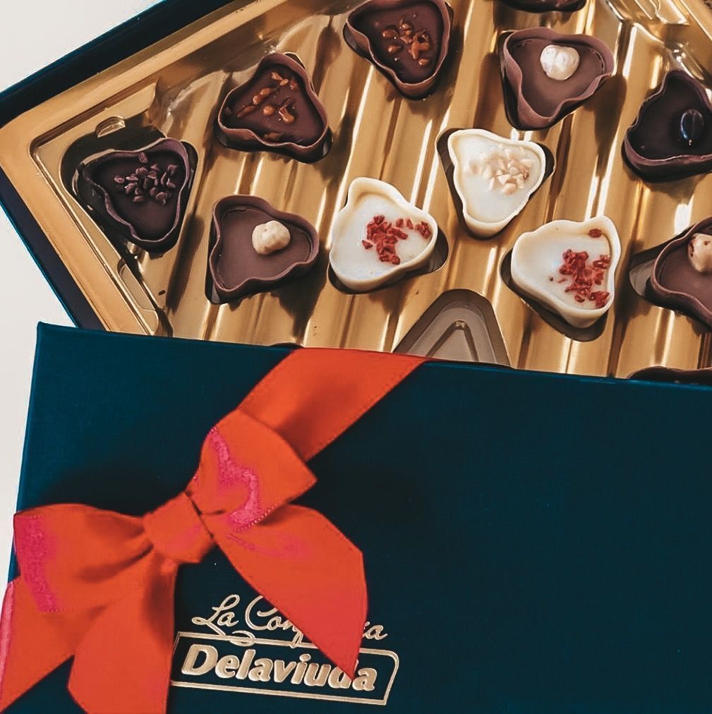 Шоколадные конфеты ассорти Delaviuda с пралине с обложкой 180г⁣⁣