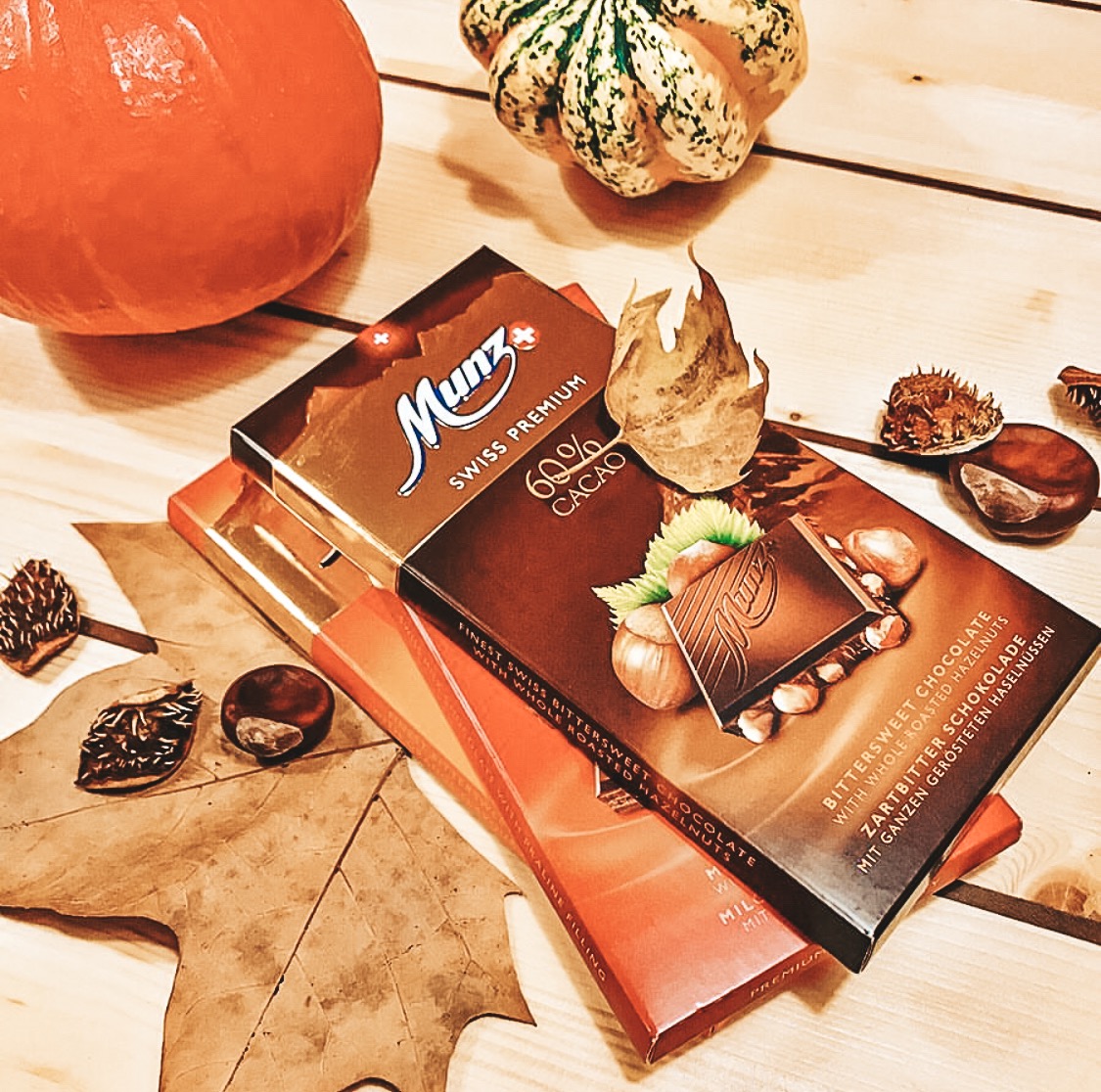 Горький шоколад MUNZ 60% какао с обжаренным фундуком 100г
